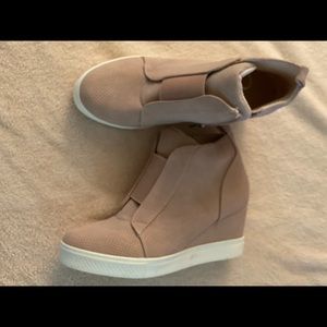 Light pink wedge sneakers
